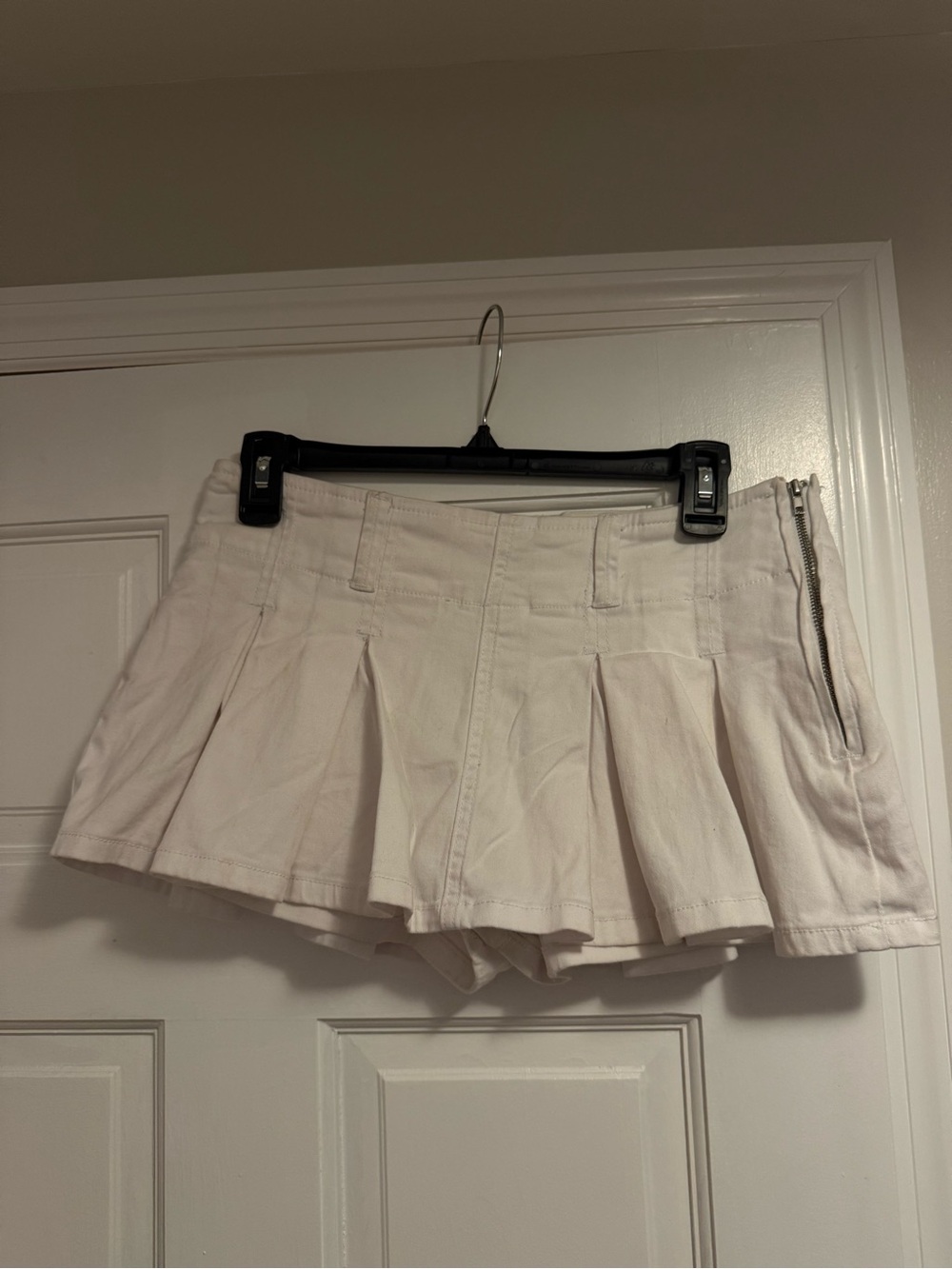 Madden Girl Pleated Mini Skort in Light Beige